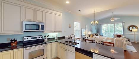 Kühlschrank, Mikrowelle, Ofen, Geschirrspüler