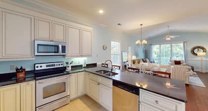 Golfer Hideaway in  Prestigious Litchfield