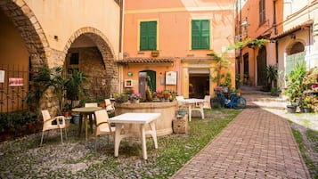Family Apartment, Multiple Bedrooms (La Casa Nel Cuore di Sanremo) | Outdoor dining