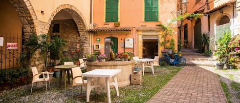 Familienapartment, Mehrere Schlafzimmer (La Casa Nel Cuore di Sanremo) | Speisen im Freien