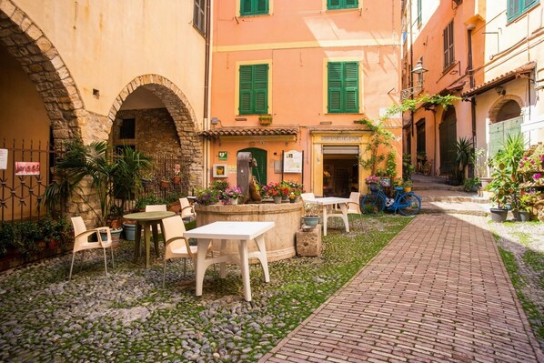 Family Apartment, Multiple Bedrooms (La Casa Nel Cuore di Sanremo) | Outdoor dining
