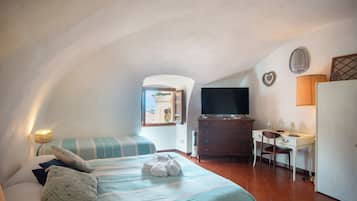 Family Apartment, Multiple Bedrooms (La Casa Nel Cuore di Sanremo) | 1 bedroom, free WiFi, bed sheets