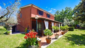 Casa Standard, 5 camere da letto, caminetto, lato montagna (Casale Pontarello) | Esterni