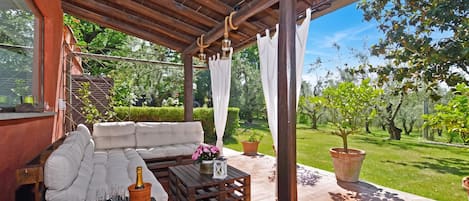 Casa estándar, 5 habitaciones, chimenea, junto a la montaña (Casale Pontarello) | Terraza o patio