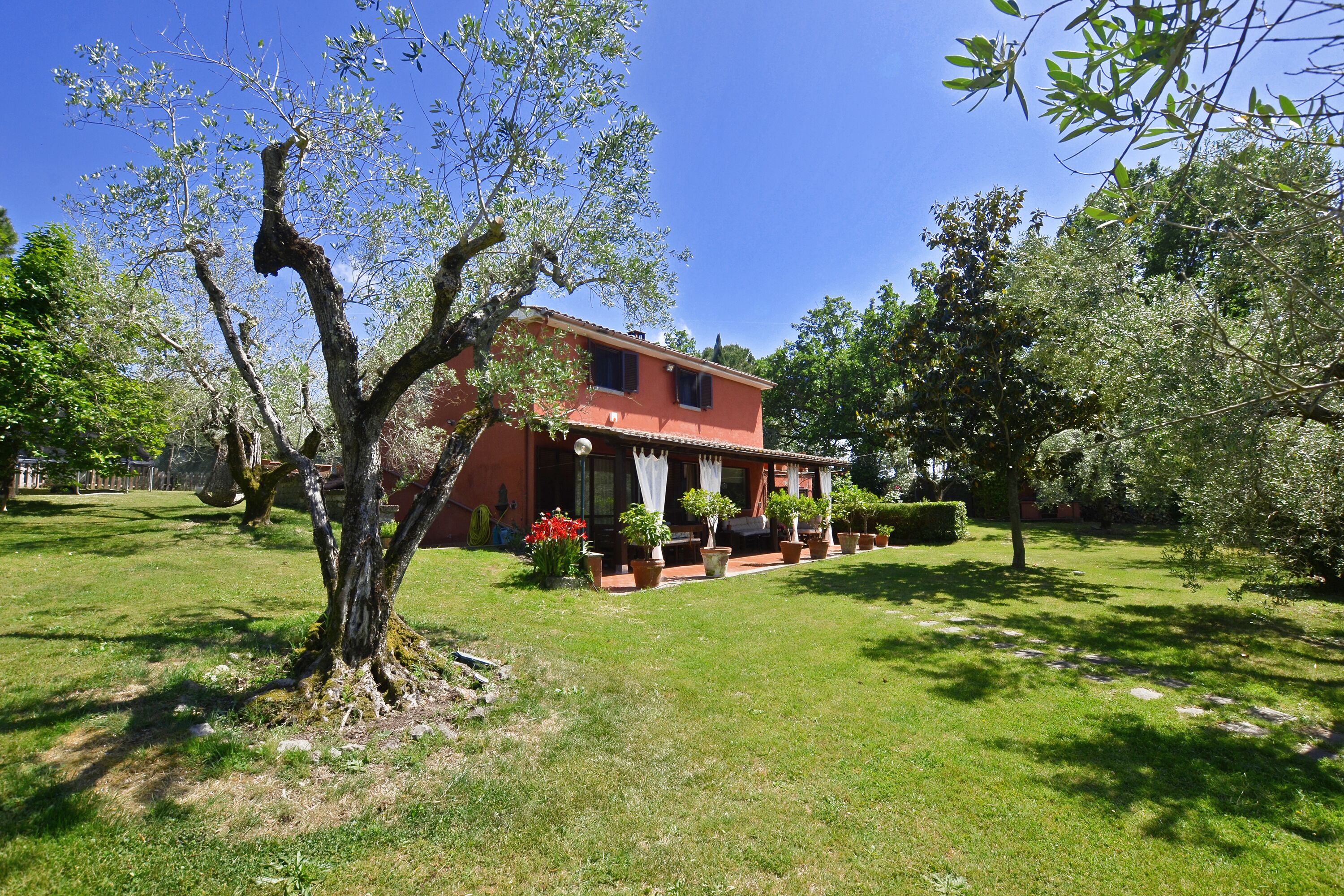 Casa Standard, camere multiple, lato montagna (Casale Pontarello) | Giardino