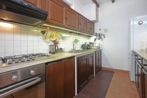 Fridge, microwave, oven, stovetop - Casale Pontarello (Vetralla)
