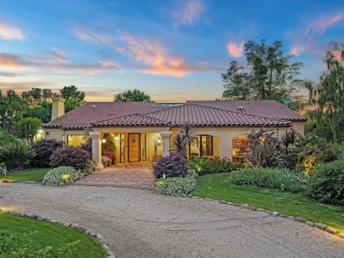 Casa Calzada: Private Retreat w/ Pool & Vineyard!