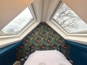 1 bedroom, bed sheets
