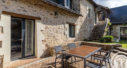 Charming Guest Room with Pool near Angers Expo - Tranquil Setting, Private Terrace