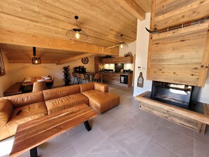 Televisión y chimenea