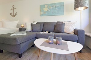 TV, tavolo da ping pong