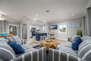 TV - Beautiful 2 bedroom condo, mid-town. Close to restaurants and beach (Ocean City)