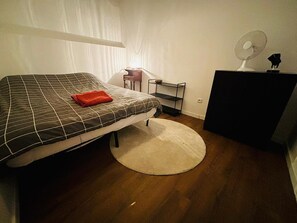 3 chambres, fer et planche à repasser, Wi-Fi gratuit, draps fournis