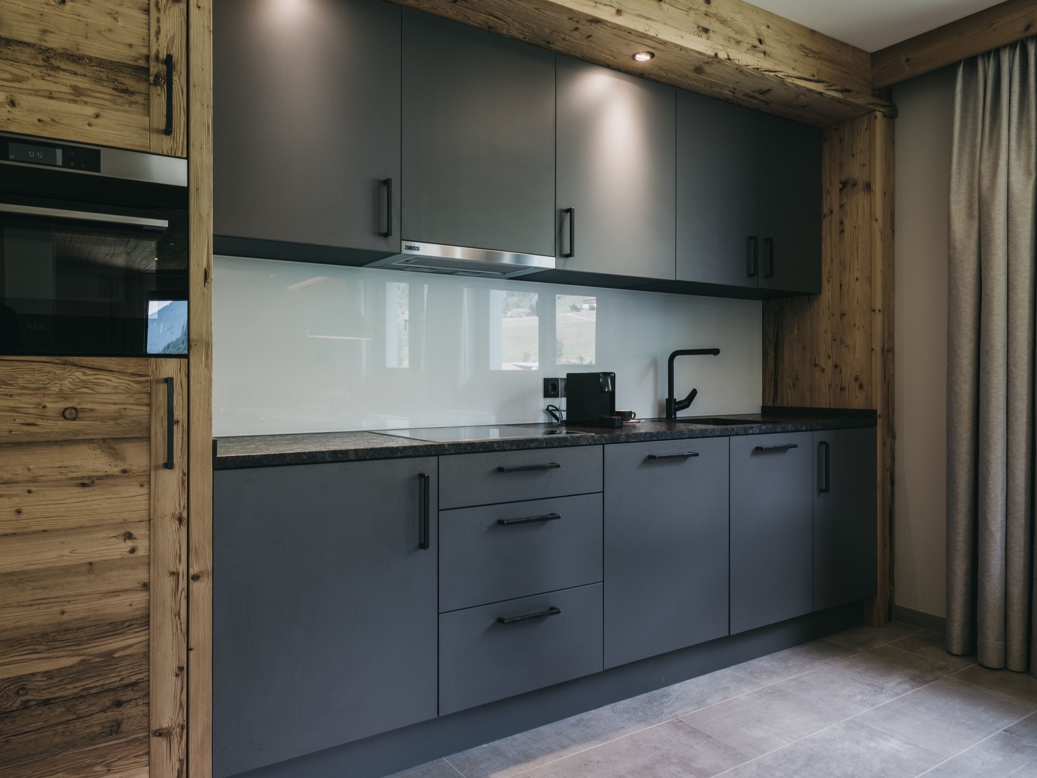 Refrigerador, horno, placa de cocina, lavavajillas