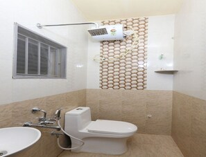 Deluxe Triple Room, City View | Bathroom - ITS South East Residency (Chennai)