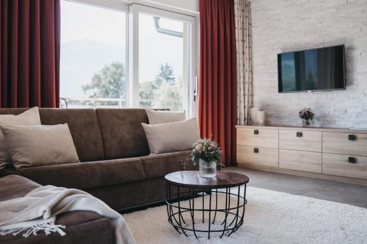 Comfort Apartment, Balcony | Living area