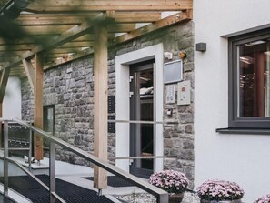 المنشأة من الخارج