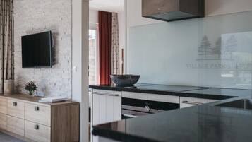 Drei Zimmer Penthouse I | Eigene Küche | Kühlschrank, Ofen, Herdplatte, Wasserkocher
