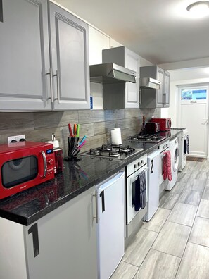 Private kitchen - Penn Gardens - Flat 2 (Romford)