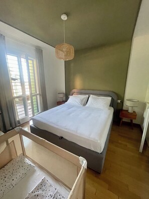 2 عدّة غرف نوم وواي فاي مجانًا وملاءات أسرّة