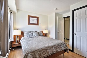 1 chambre, fer et planche Ă repasser, Wi-Fi gratuit, draps fournis