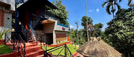 Mặt tiền nơi lưu trú