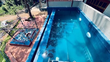 5 indoor pools