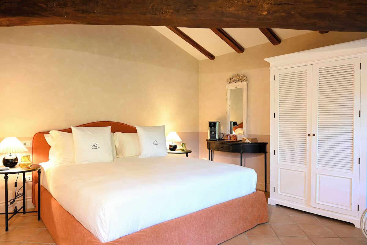In-room safe, desk, blackout drapes, iron/ironing board (on request)