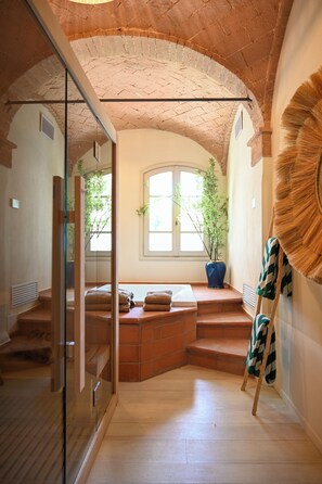 Sauna, bain à remous, massages