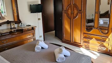 2 chambres, fer et planche Ă  repasser, Wi-Fi, draps fournis