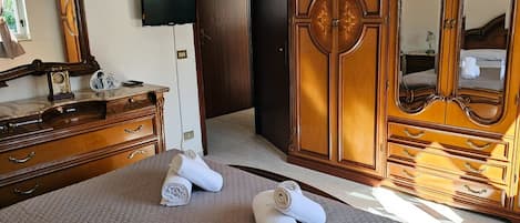 2 quartos, ferros/tábuas de passar roupa, Wi-Fi, roupa de cama