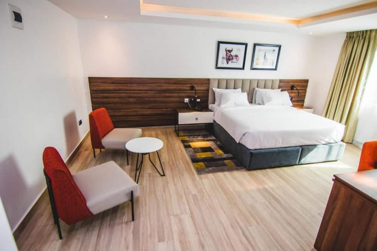 Luxe beddengoed, bedden met traagschuimmatras, een kluis op de kamer