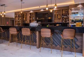 2 bars/lounges - The Safron Hotel Ikeja (Lagos)