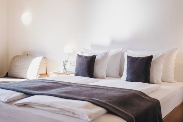 WiFi (free), bed sheets