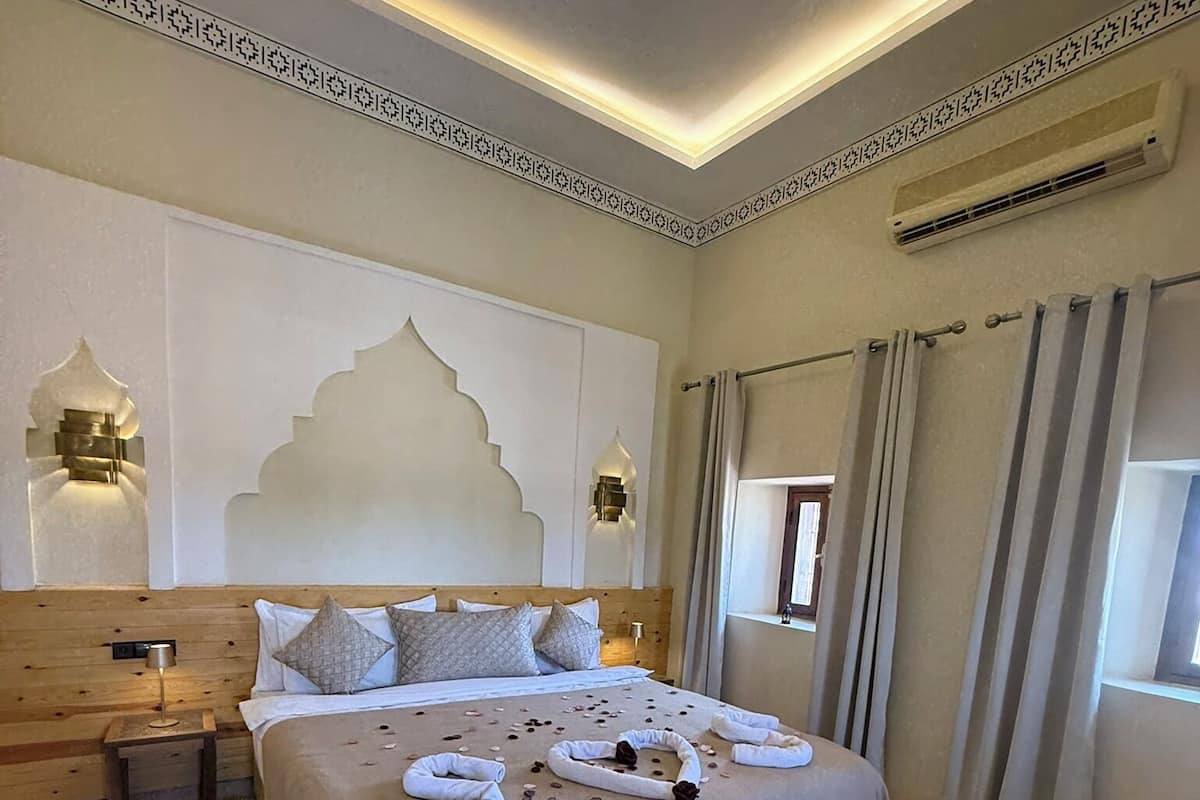 Junior Suite | In-room safe, individually decorated, blackout curtains, soundproofing