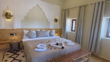 Suite – junior | Safe på rommet, individuelt dekorert, blendingsgardiner og lydisolert