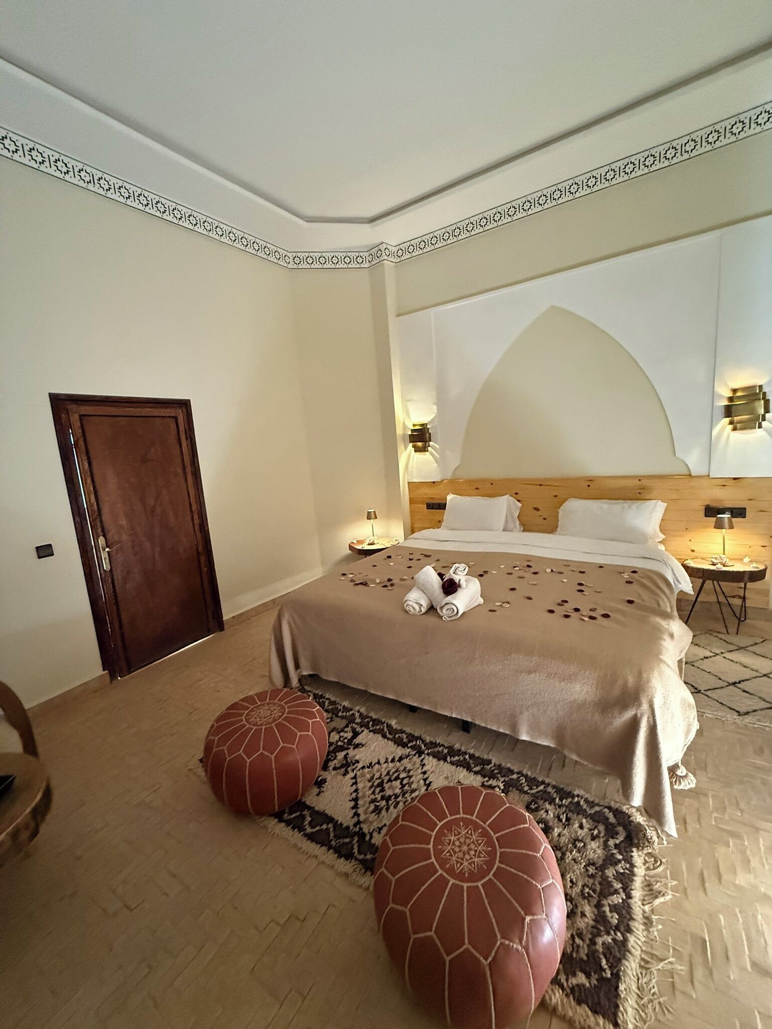 Deluxe tweepersoonskamer, privébadkamer | Een kluis op de kamer, individueel gedecoreerd, verduisterende gordijnen