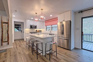 Fridge, microwave, oven, stovetop - Rest Ashored - Lake Burton 4BR retreat with hot tub, boat slip, fire pit. (Tiger)