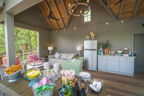 Outdoor dining - Rest Ashored - Lake Burton 4BR retreat with hot tub, boat slip, fire pit. (Tiger)