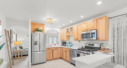 Bohemian Retreat-Heated Pool, Jacuzzi & Pool Table