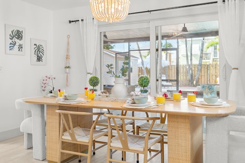 Bohemian Retreat- Pool, Jacuzzi & Pool Table