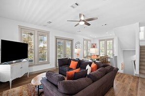 บ้านพัก, หลายเตียง, ลานระเบียง, วิวทะเล (Memory Maker) | บริเวณนั่งเล่น