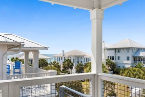 บ้านพัก, หลายเตียง, ลานระเบียง, วิวทะเล (Memory Maker) | บริเวณที่พัก