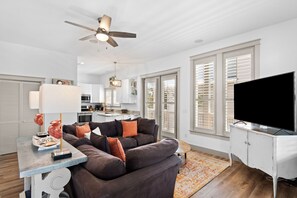 Living area - 5 Br/4ba~ Heated Community Pool ~gulf Views ~ Freshly Updated ~ Tesla Charger (Santa Rosa Beach)
