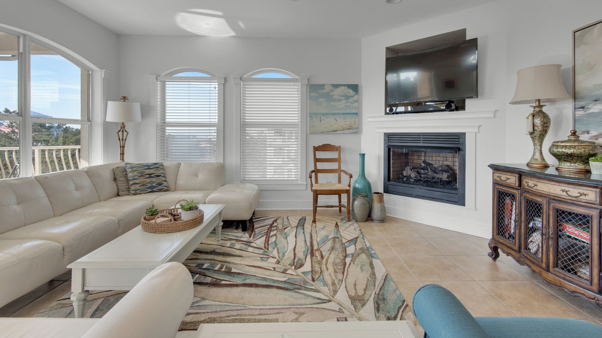 公寓客房, 多張床, 陽台, 泳池景觀 (Seaview Villas A402) | 起居區