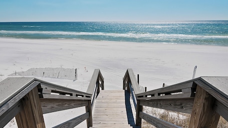 Una playa cerca. 5 Minutes to Beach - Large Complex Pool