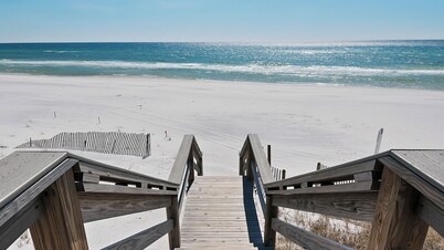 5 Minutes to Beach - Large Complex Pool
