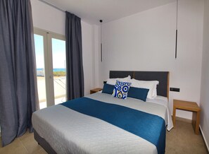 In-room safe, desk, soundproofing, iron/ironing board - Moonlight Hotel (Santorini)