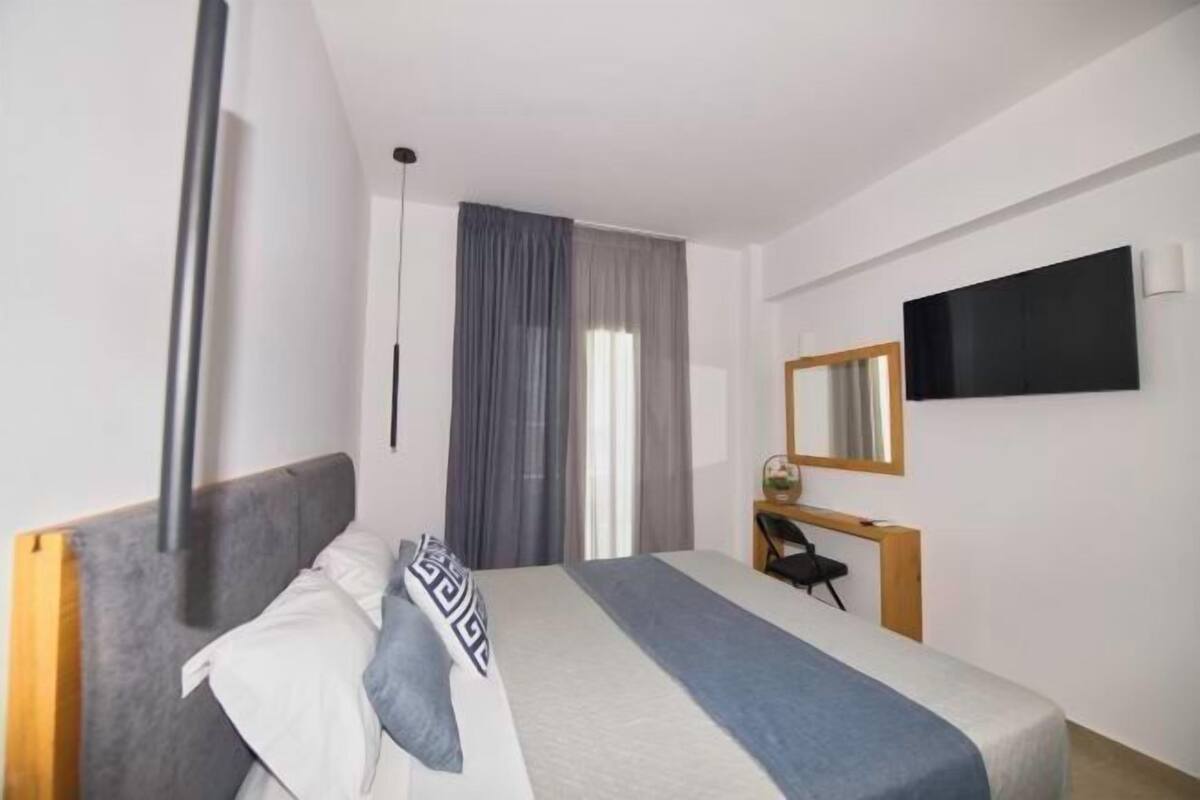 In-room safe, desk, soundproofing, iron/ironing board (on request)
