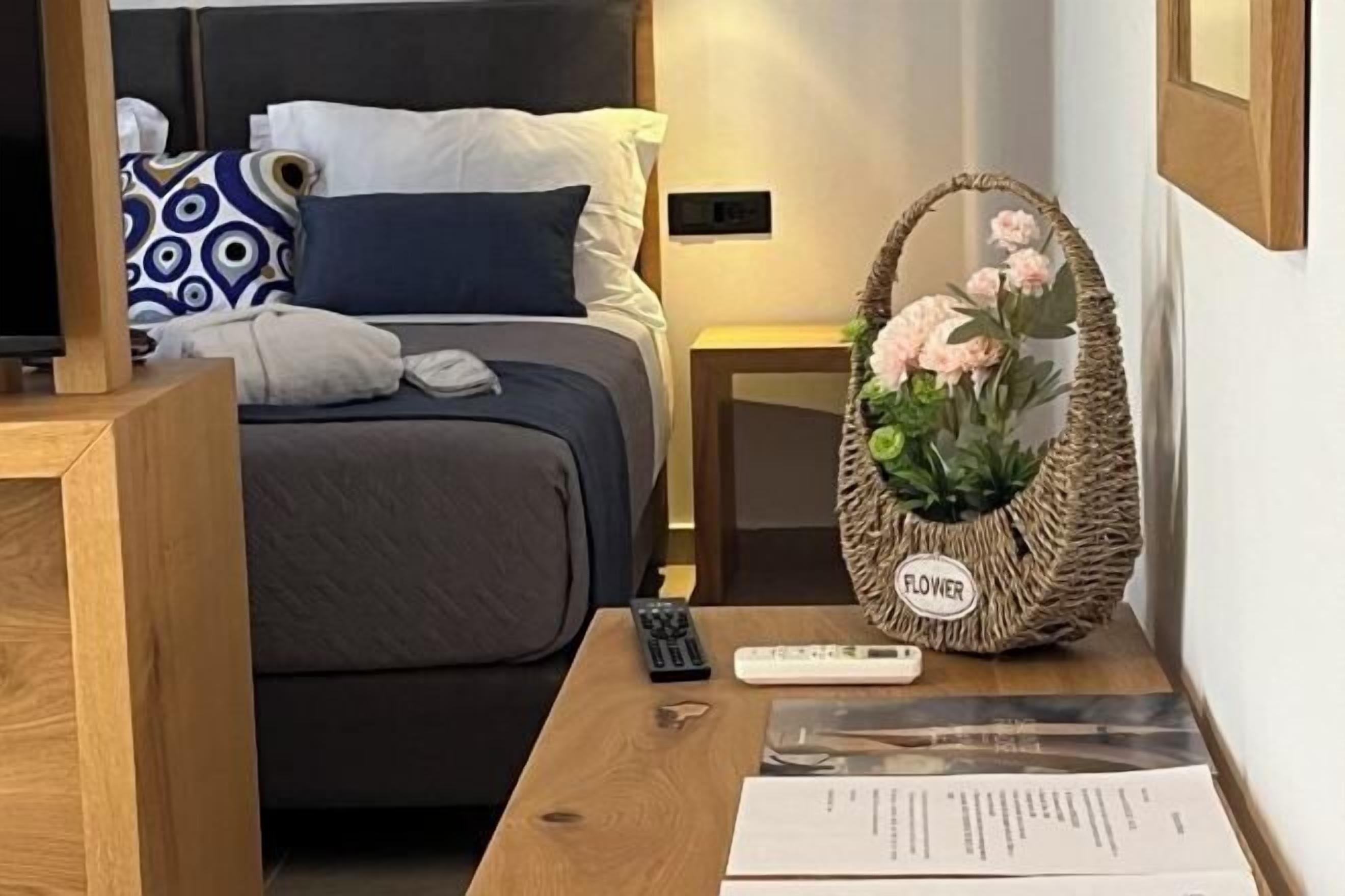 Zimmersafe, Schreibtisch, schallisolierte Zimmer, Bügeleisen/Bügelbrett